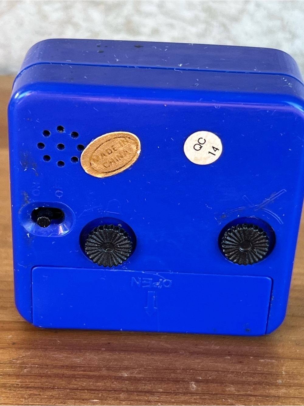 Compact Blue Quartz Table Alarm Clock - Picture 2 of 4